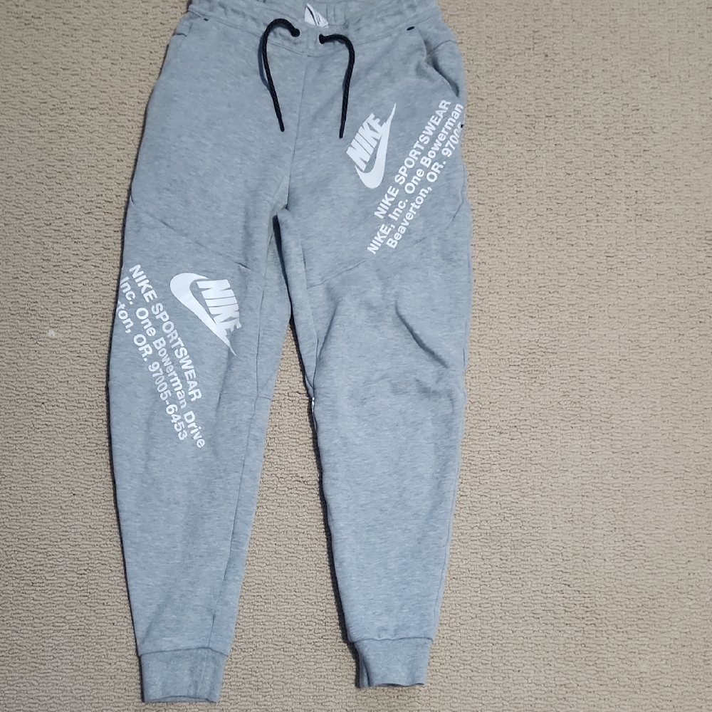 Nike Tech Pants S